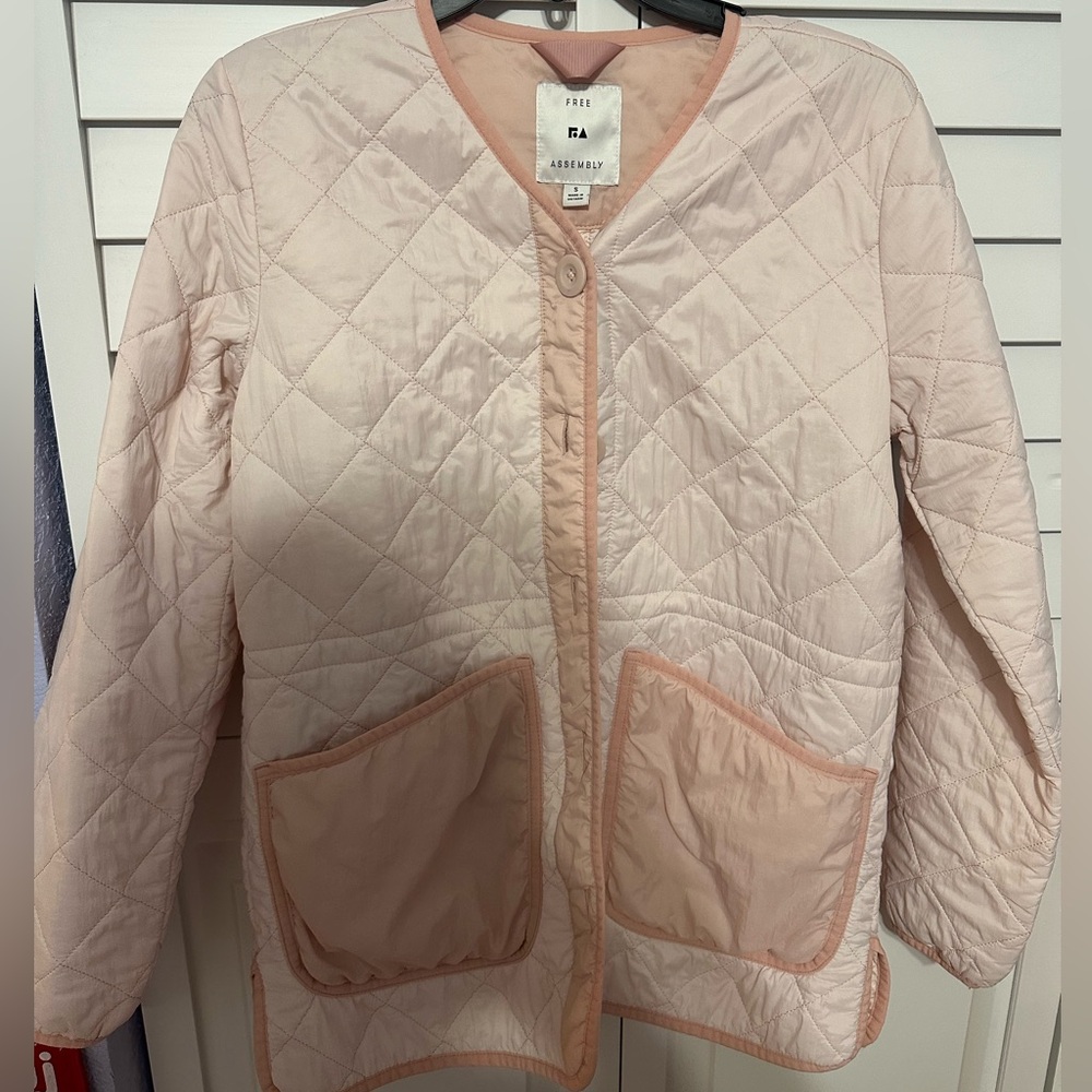 Free Assembly pink light weight quilted jacket